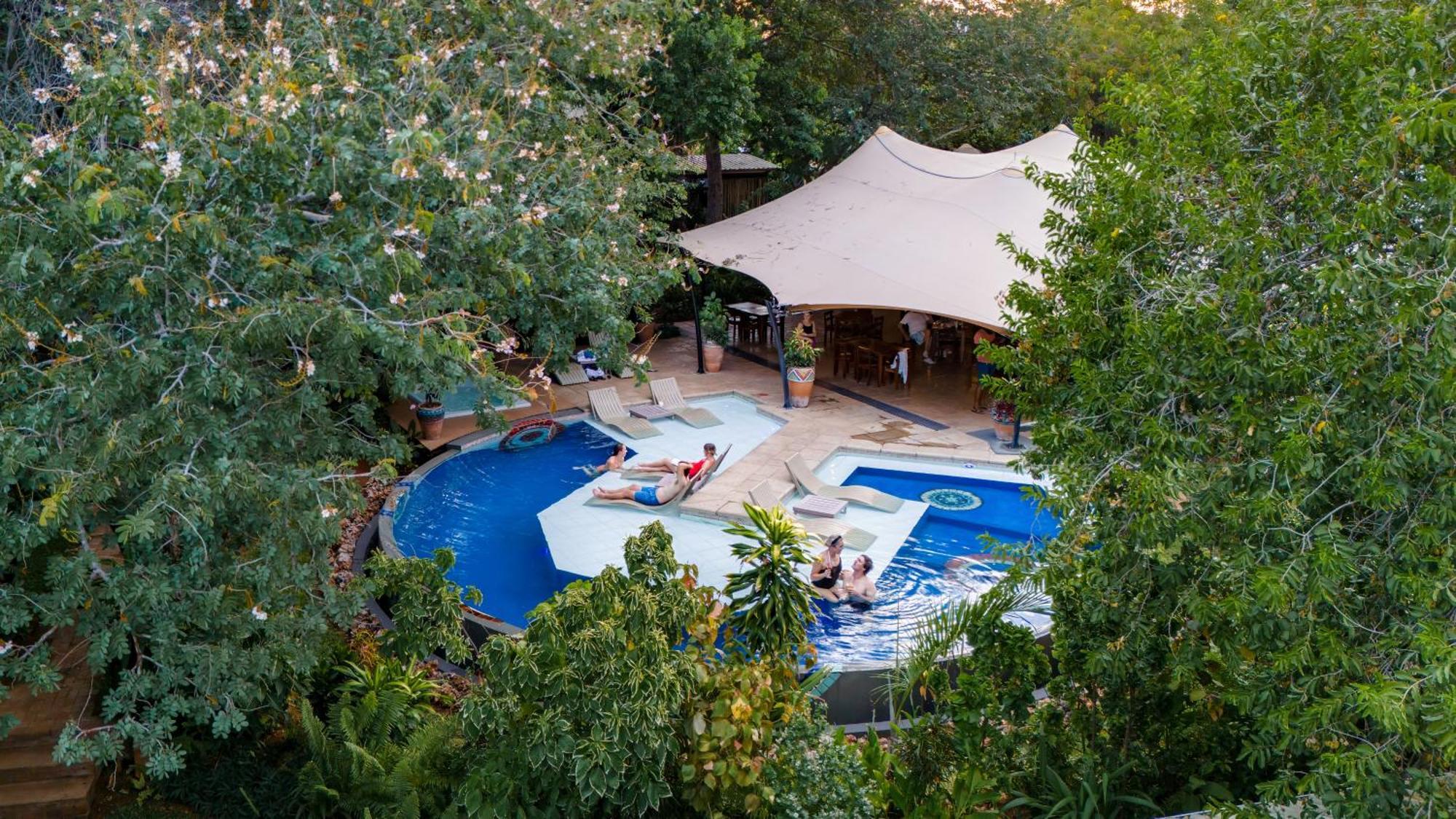 Shongwe Oasis Hotel Air Terjun Victoria Bagian luar foto