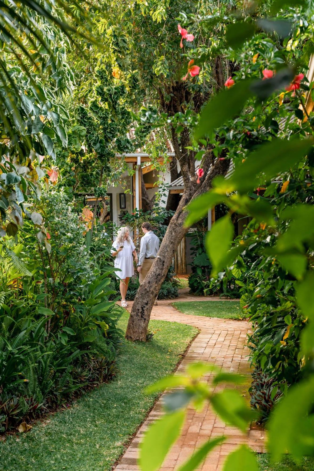 Shongwe Oasis Hotel Air Terjun Victoria Bagian luar foto