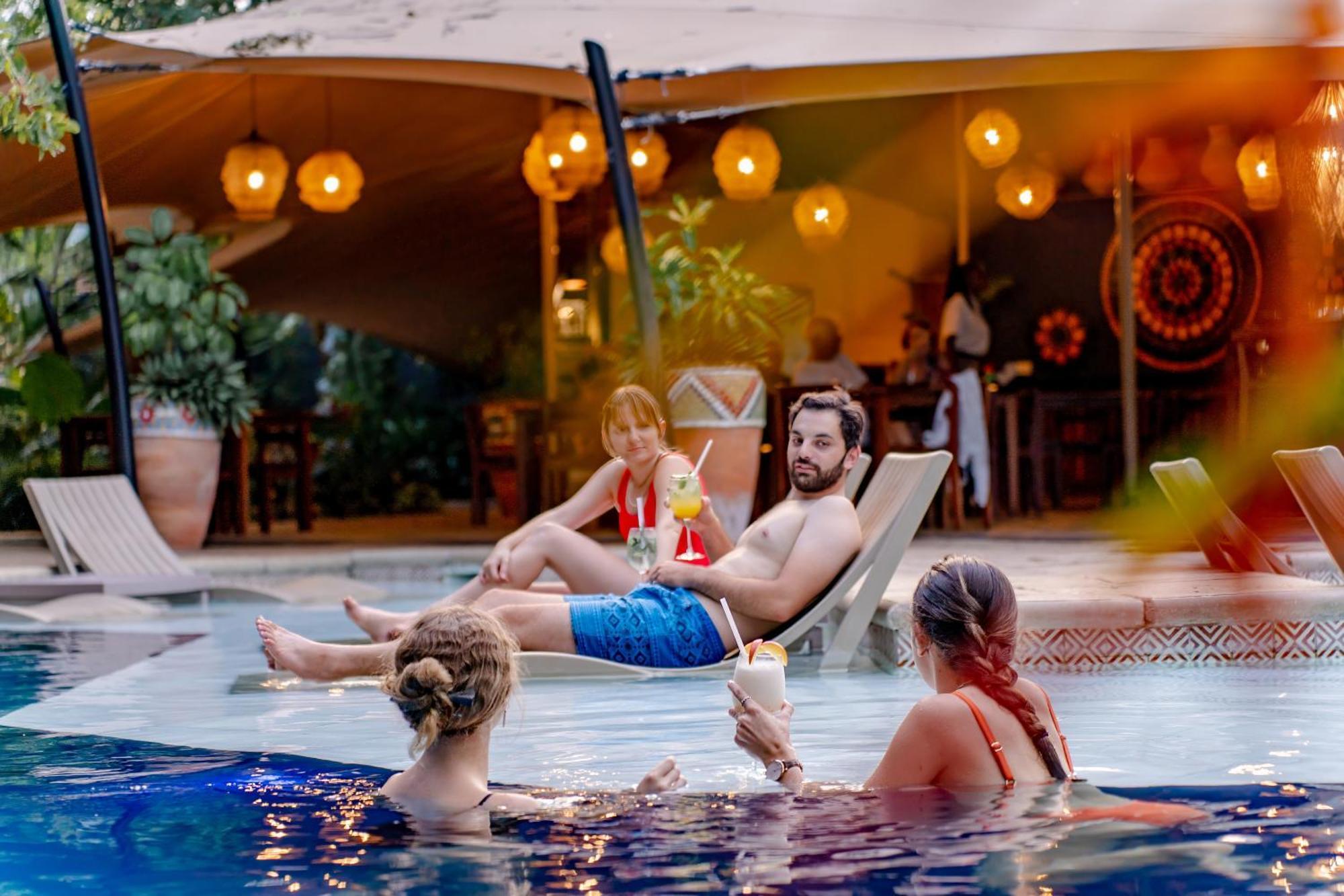 Shongwe Oasis Hotel Air Terjun Victoria Bagian luar foto