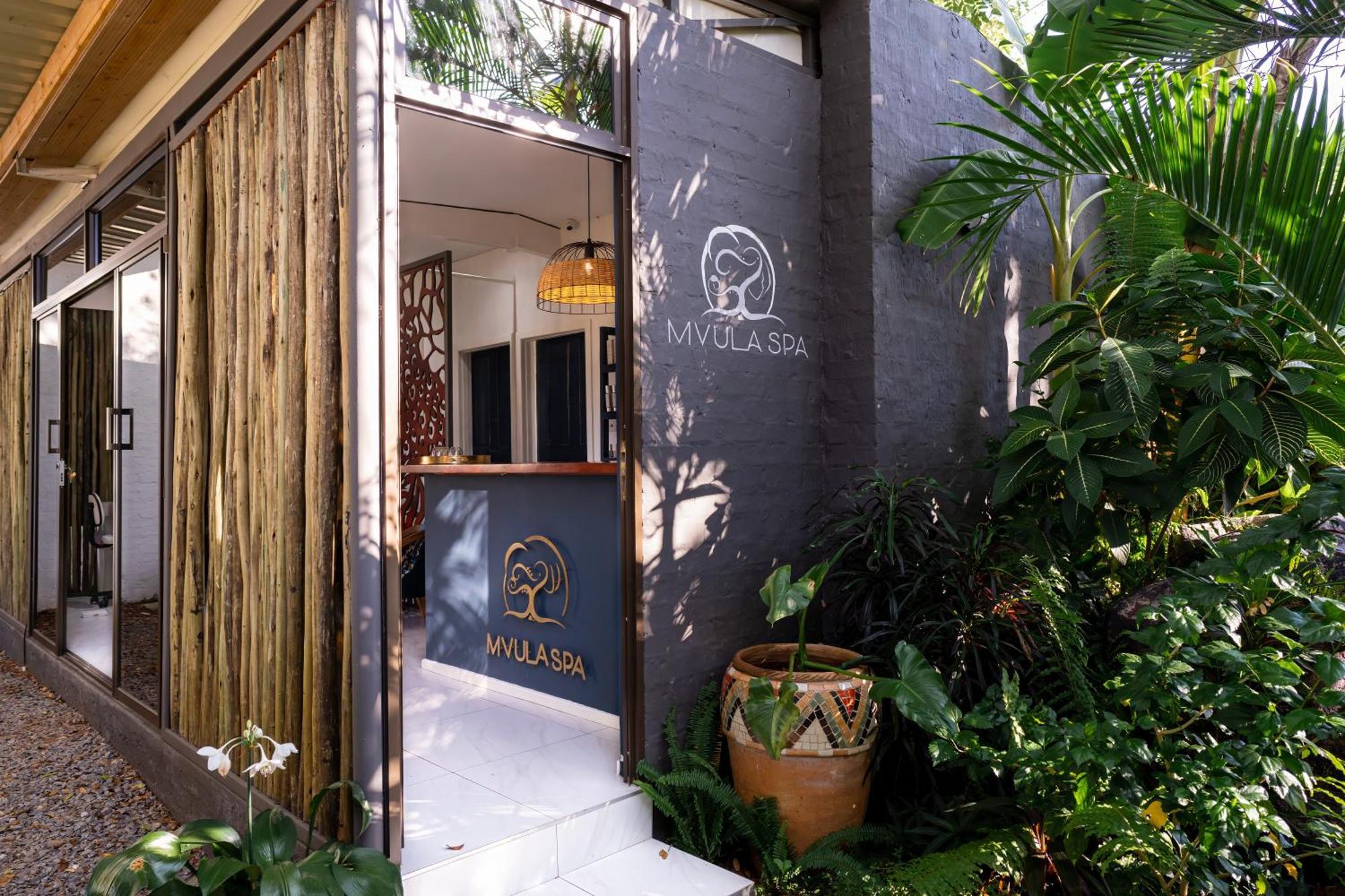Shongwe Oasis Hotel Air Terjun Victoria Bagian luar foto