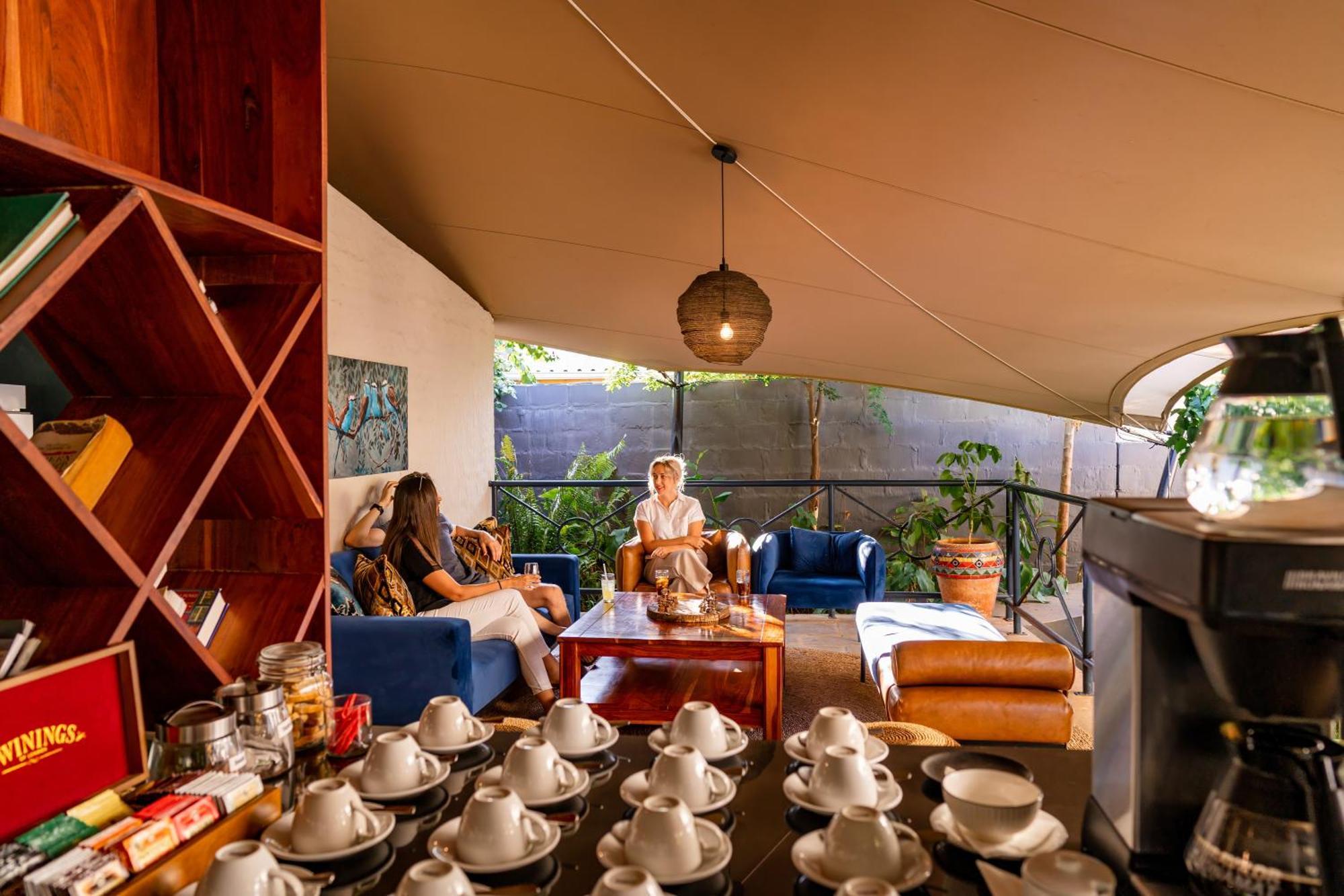 Shongwe Oasis Hotel Air Terjun Victoria Bagian luar foto