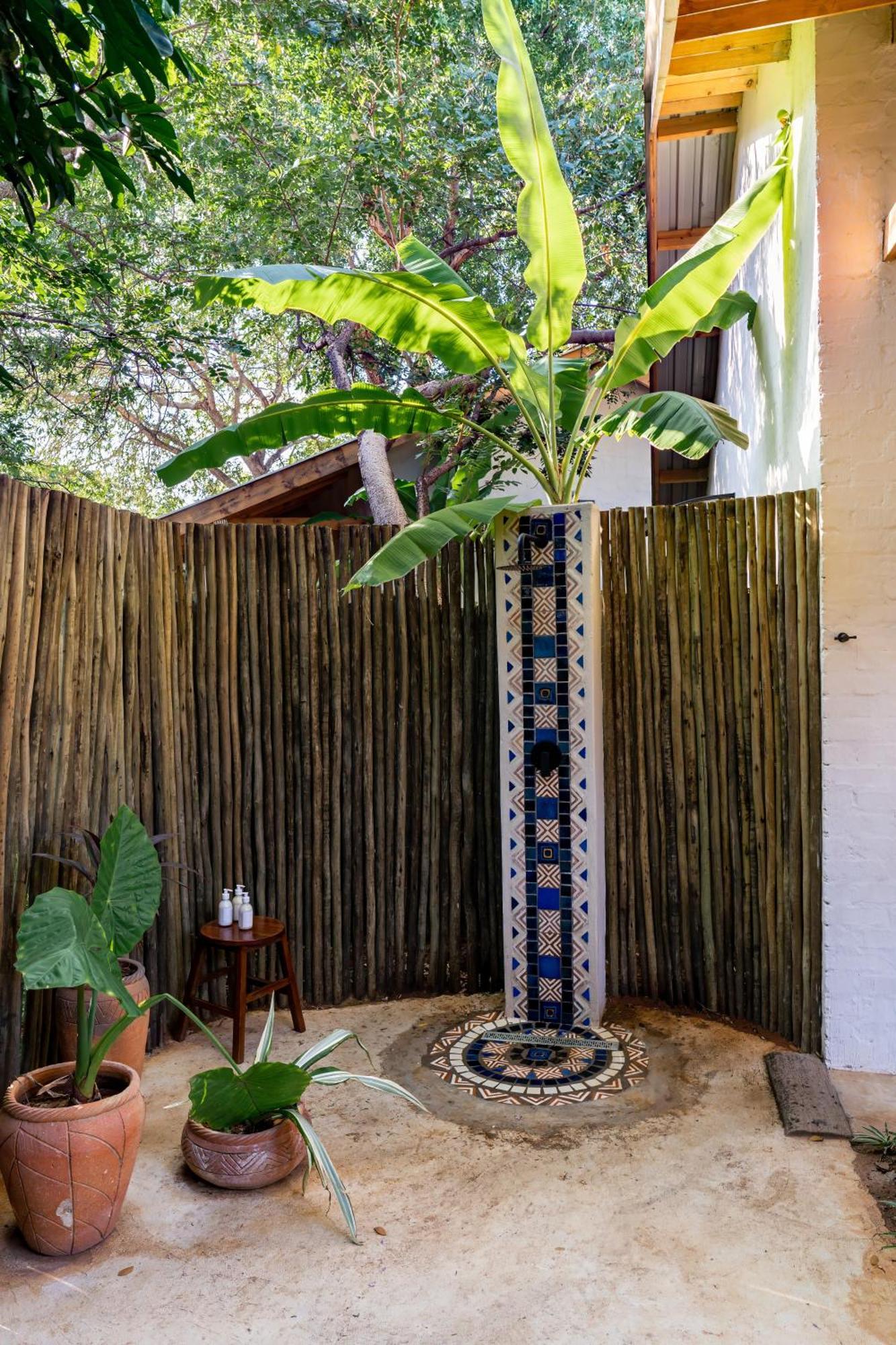 Shongwe Oasis Hotel Air Terjun Victoria Bagian luar foto