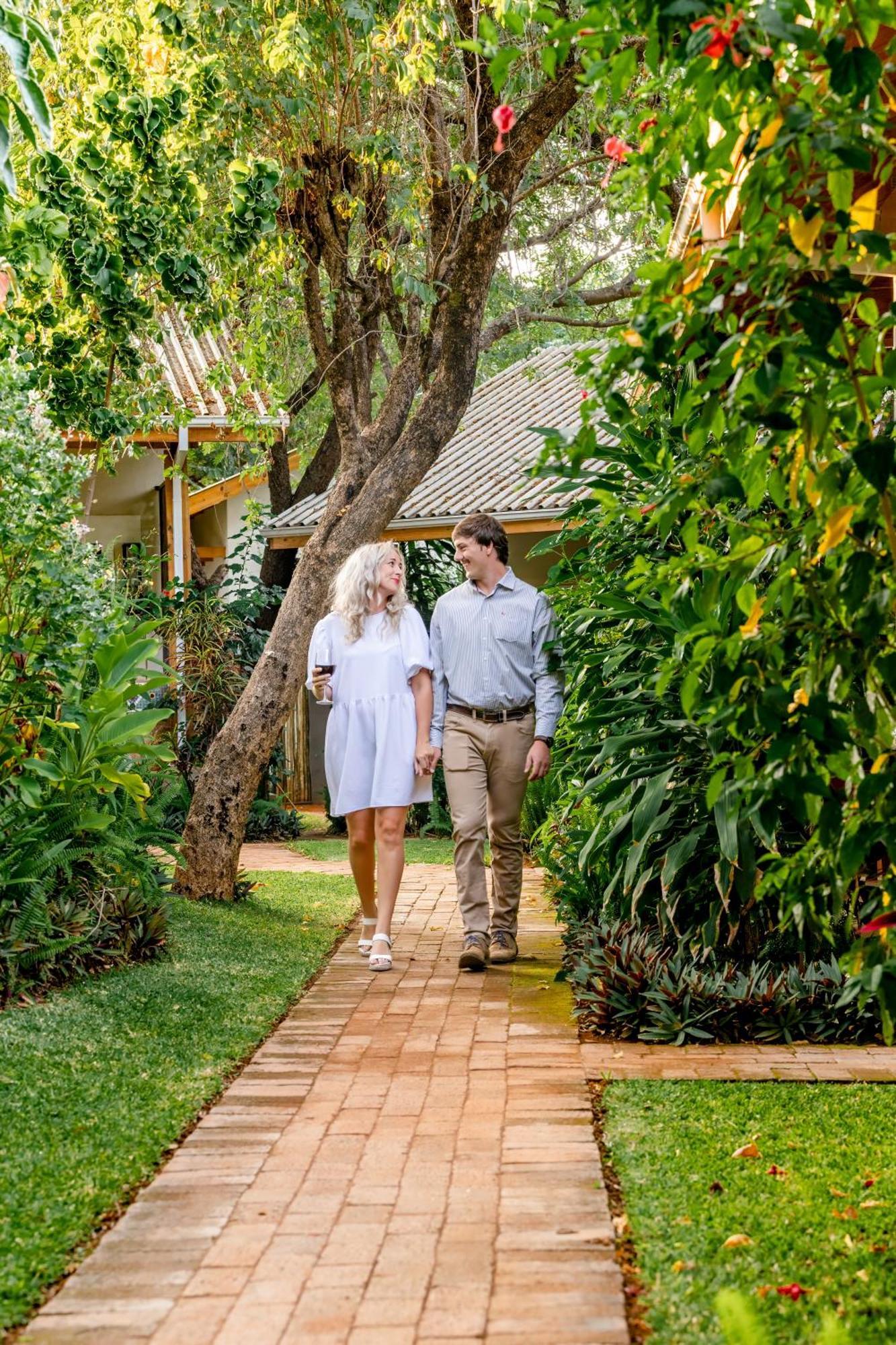 Shongwe Oasis Hotel Air Terjun Victoria Bagian luar foto